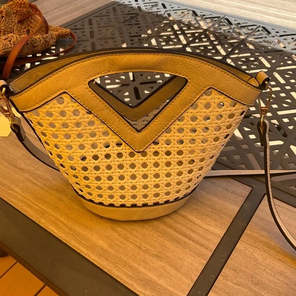 Lightweight summer crossbody bucket purse - Picture 2 of 9